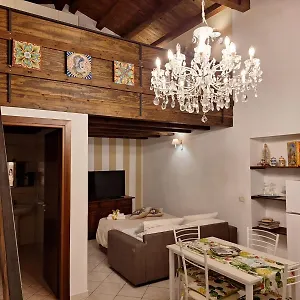 La Casa Di Sarah Holiday home